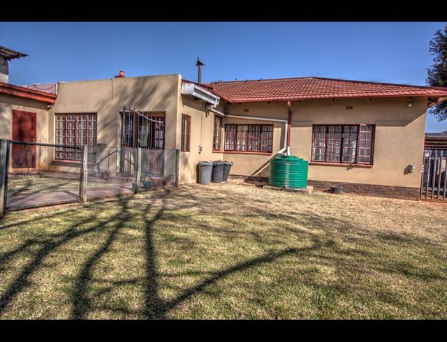 4 BEDROOM FREESTANDING FOR SALE IN KEMPTON PARK EXT 2